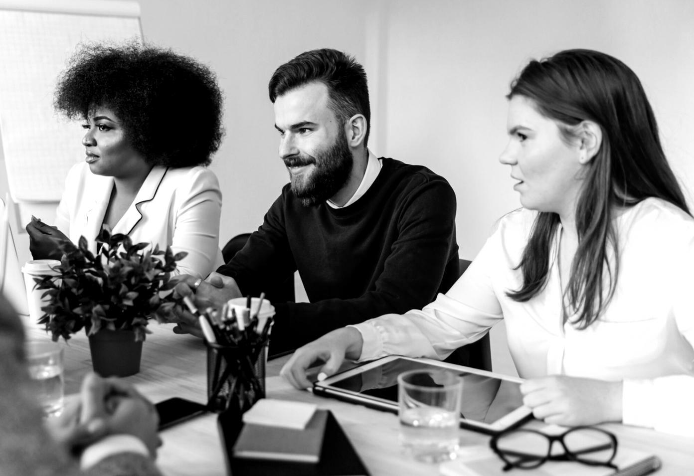 Session de travail pratique sur des projets administratifs digitaux